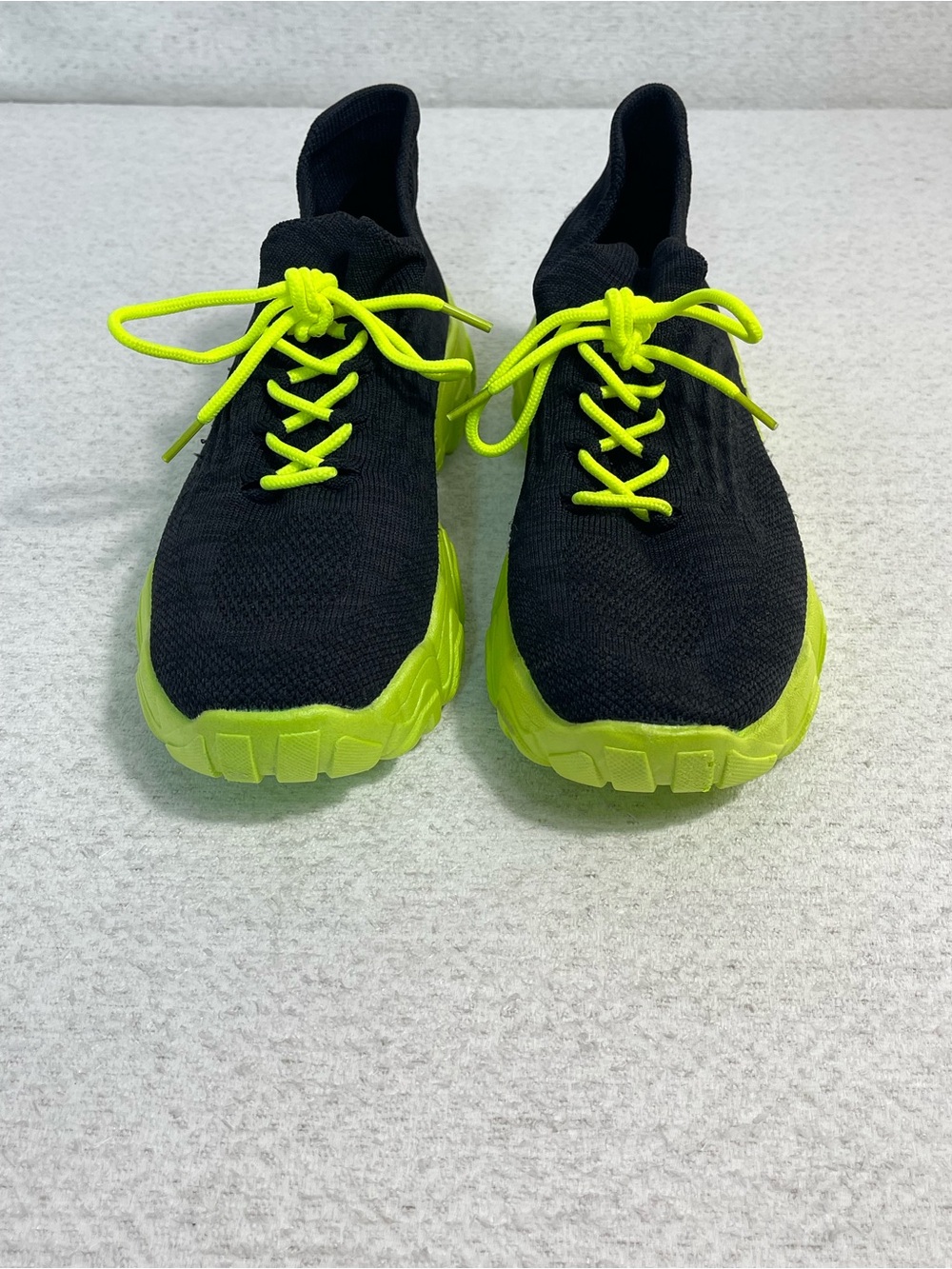 Unisex Low Top Lace-Up Athletic Sneakers Black/Neon Green Sole. M-7.5/W-9. #0585